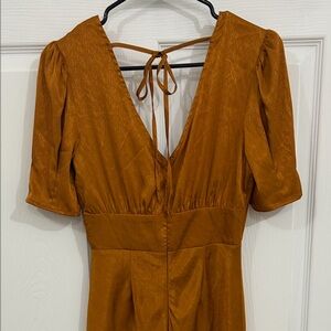 Moon River Gold Satin Wrap Midi Dress XS Puff Sleeve Tie Back Pleated Chevron